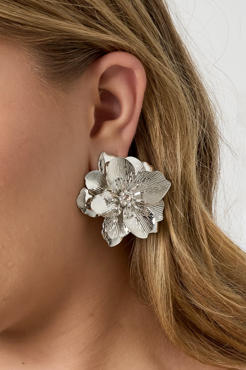 Big luxe flower oorbellen